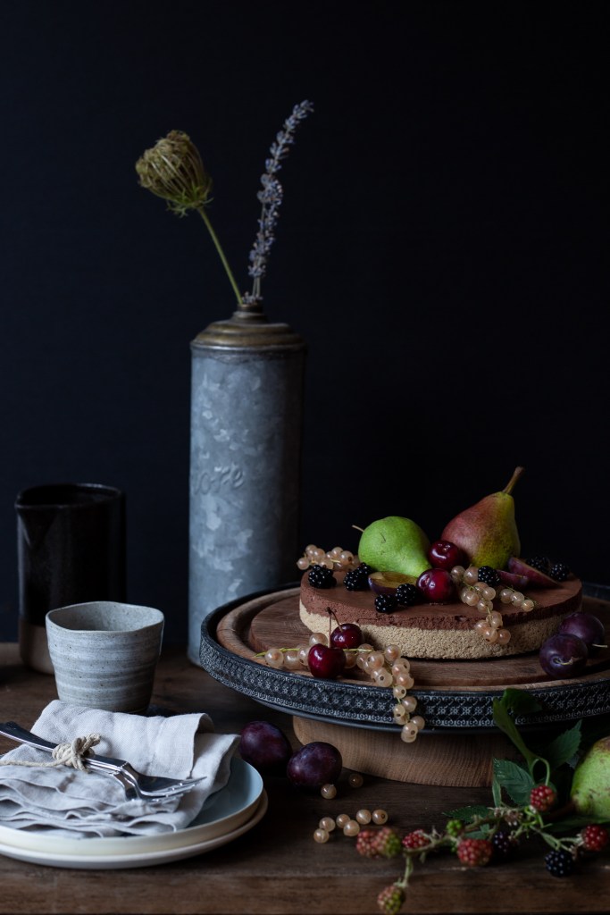 Mousse au chocolat, cake, aquafaba, vegan, vintage